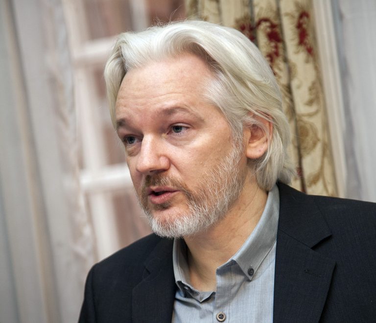 Julain Assange, 2014. Foto: Cancillería del Ecuador, Wikimedia, CC BY-SA 2.0
