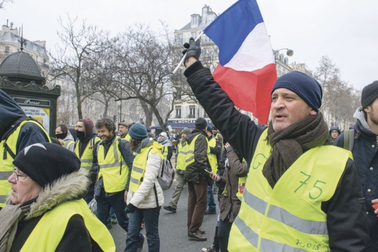 Polisvåld mot fredliga demonstranter i Frankrike. Macron tävlar med Lukashenko?