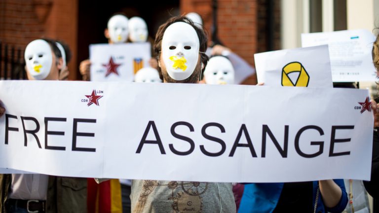 Noam Chomsky: Julian Assange har gjort en enorm insats för alla som värdesätter demokrati och frihet