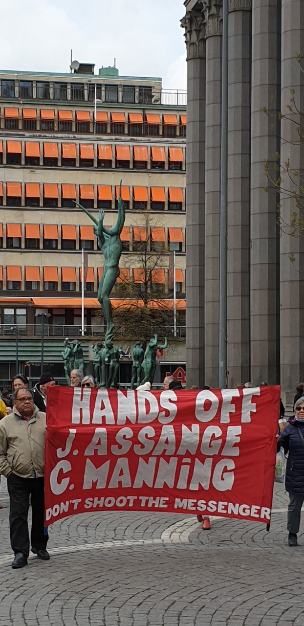 Manifestation: Frige demokratiska visselblåsarna Julian Assange och Chelsea Manning!