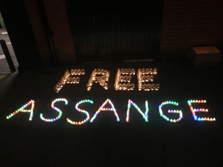 Internationell manifestation till stöd för Julian Assange idag 3 juli på Assanges födelsedag.