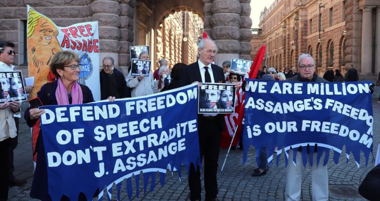 Staty rest i Berlin över demokratiska visselblåsarna Edward Snowden, Julian Assange och Chelsea Manning! Vad tycker Assanges pappa?