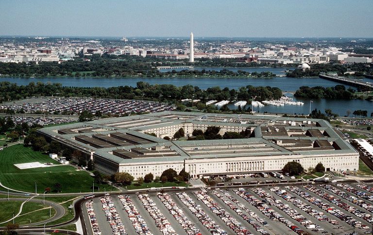Pentagon släpper sanningsbomber för att avvärja krig mot Ryssland