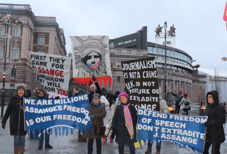 Stödet till Julian Assange ökar! Tal vid manifestationen på Soltorget i Stockholm 8 februari 2020.