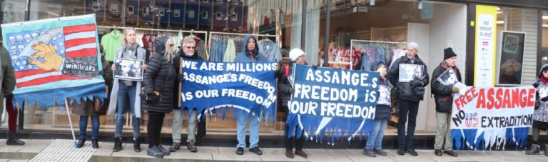 ”Chockerande behandling av Assange” – anser också internationella advokatsamfundet