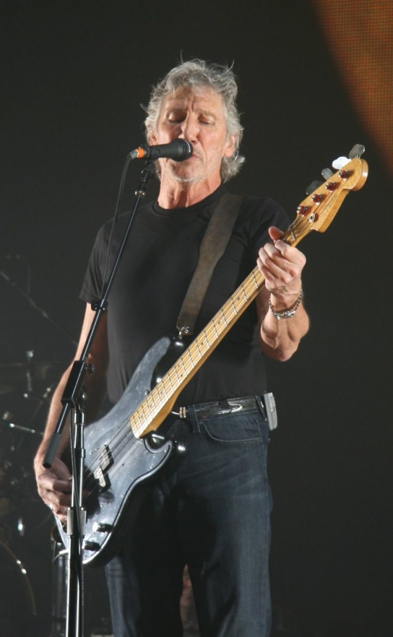 Pink Floyds Roger Waters sjunger om fred och solidaritet
