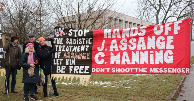 Se och hör manifestationen för Julian Assange utanför brittiska ambassaden!