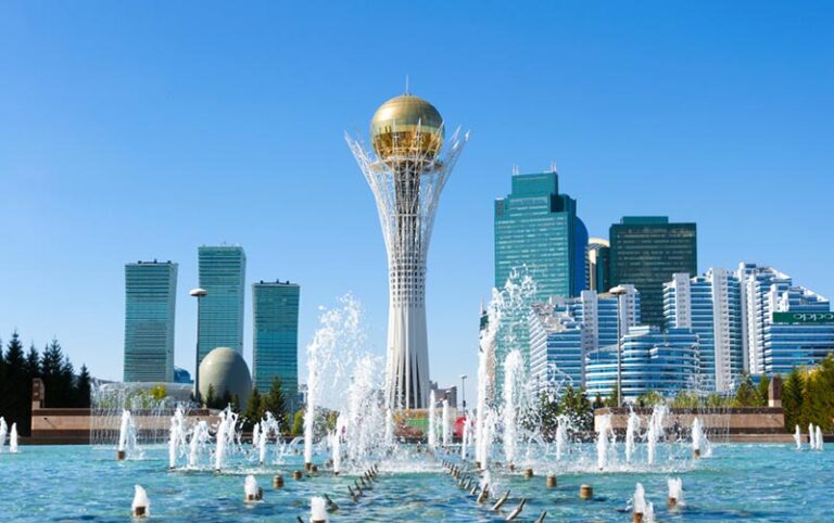 Multipolariteten uppträder på de kazakiska stäpperna