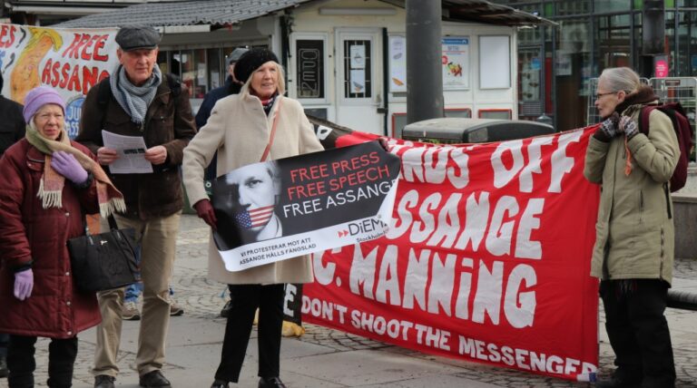 Se och hör den fina manifestationen för Julian Assange och yttrandefriheten på Medborgarplatsen i lördags!