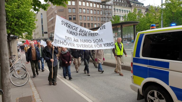 Mötet ”Nej till svenskt Nato” medlemskap i Stockholm igår. Bra tal, resolution och demonstration