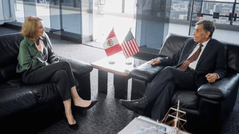 Peru: CIA-agent blev USA:s ambassadör och träffade Perus försvarsminister just före statskuppen mot valde  presidenten