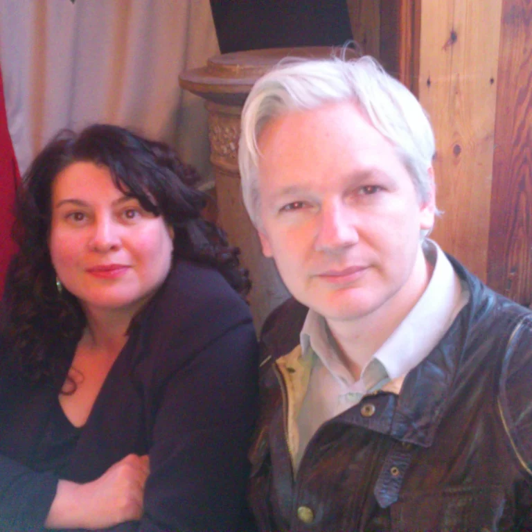 ”Secret Power” jättebra bok om Wikileaks och Julian Assange. Träffa författaren Stefania Maurizi!