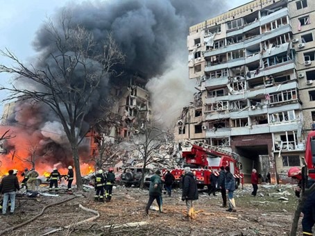 Ett litet mail till Sveriges Radio, om bombat bostadshus i Ukraina, andra krig och Peru…