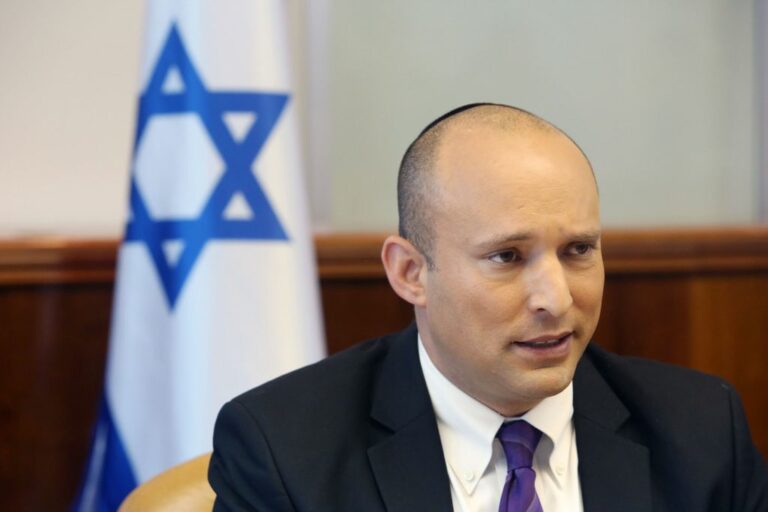 Israels tidigare premiärminister säger att USA ”blockerade” hans försök till ett fredsavtal mellan Ryssland och Ukraina