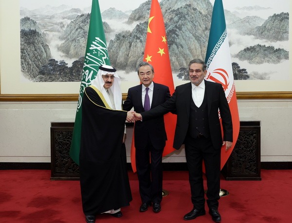 Kina hjälper Iran och Saudiarabien att återuppta diplomatiska förbindelser!