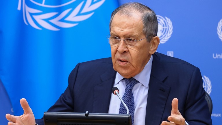 Lavrov: Väst uppmanar i hemlighet till samtal mellan Ryssland och Ukraina