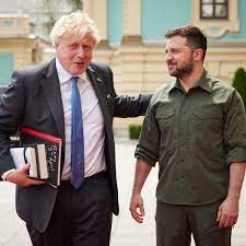 Zelensky ”genomför Boris Johnsons instruktioner att kämpa till sista ukrainare”, säger Ukrainas tidigare premiärminister