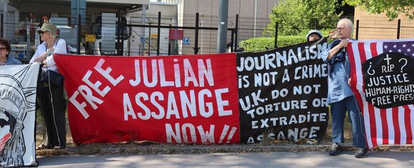 30 januari kl. 18:30 på Bio Tellus. Frige Julian Assange! Försvara yttrandefriheten!