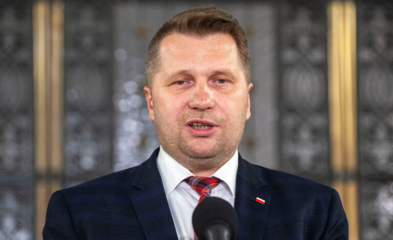 Polsk minister kräver utlämning av ukrainsk SS-nazist som hedrats i Kanadas parlament