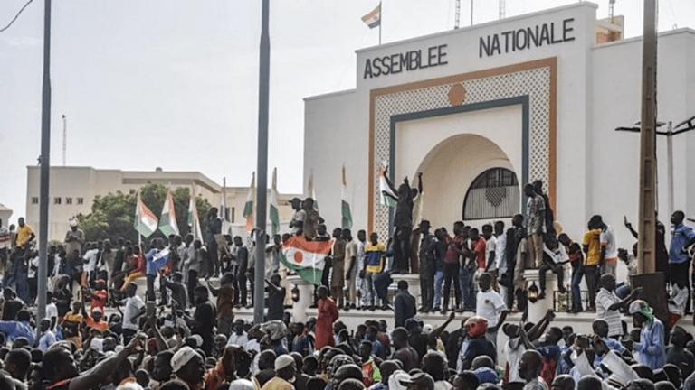 ”Folket gör revolutionen”: stakar ut en antiimperialistisk väg i Västafrika
