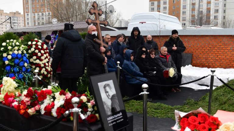 Rapport från Navalnys begravning